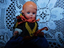 7" VINTAGE HARD PLASTIC MOLDED HAIR AMAGER DANISH COSTUMED DOLL